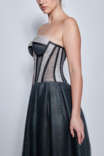 Charger l'image dans la galerie, isabell-kristensen-monaco-boutique-robe-soiree-tulle-corset-cristal-anthracite-profil-focus