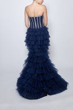 Charger l&#39;image dans la galerie, isabell-kristensen-monaco-boutique-robe-soiree-tulle-corset-cristal-dos-bleu-marine
